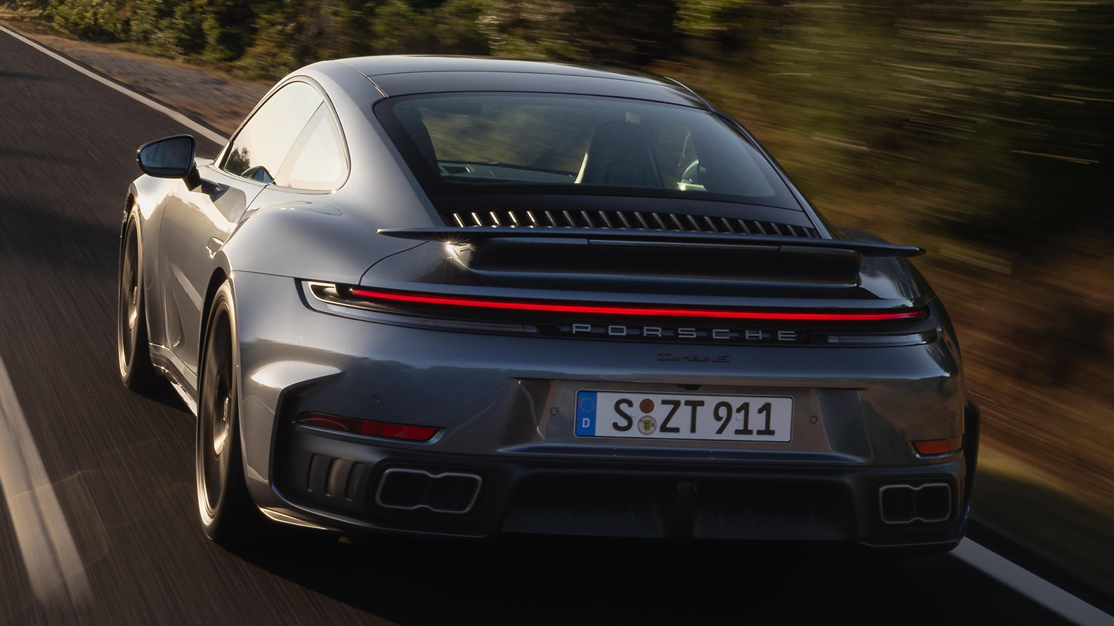 Η Porsche 911 Turbo S έγινε υβριδική με 711 άλογα 